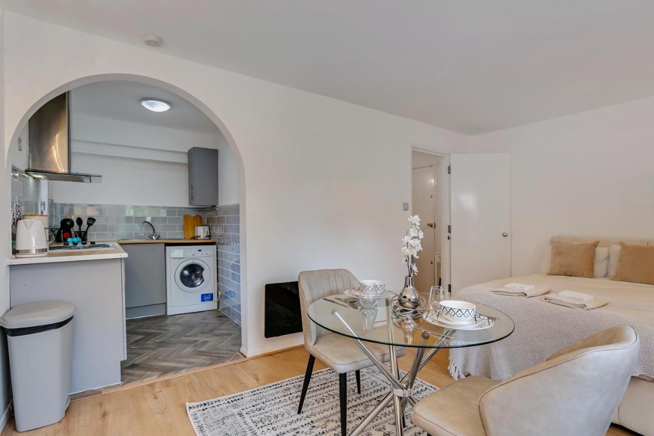 Aryas Apartments London 埃奇韦尔 外观 照片